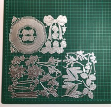 Large Wreath Die Set - 31 Dies