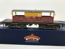 BACHMANN OO GAUGE 33-831 QUEEN MARK BRAKE VAN SATLINK LIVERY + WEATHERED + BOXED