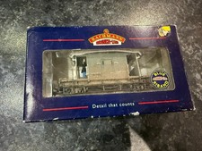 Bachmann OO 20 ton brake van BR grey 37-526 Weathered