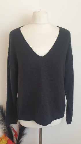 Ladies black v - xs, neck