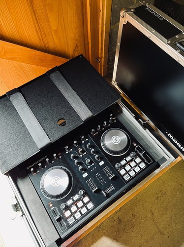 Traktor kontrol mk2 with - traktor,