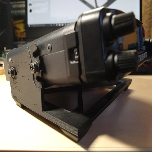 Yaesu 7900 desktop - desktop, stand