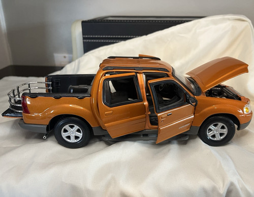 Ford explorer orange diecast - explorer,