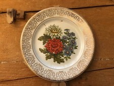 Floral decor ceramic plate with gold coloured rim and lace pattern edging