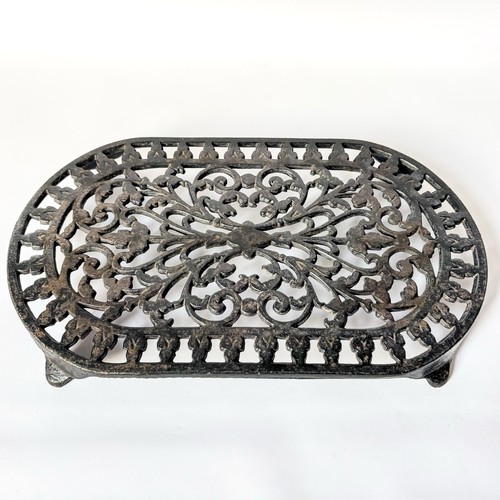 Vintage cast iron - trivet, pot