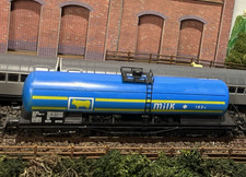 Vintage LIMA #2911 HO/OO Gauge - Fuel /  Milk Tankers Boxed  Made in Italy VGC