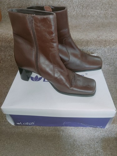 Beautiful lotus tan leather - lotus,