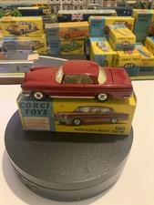 CORGI  MERCEDES  BENZ  220 S