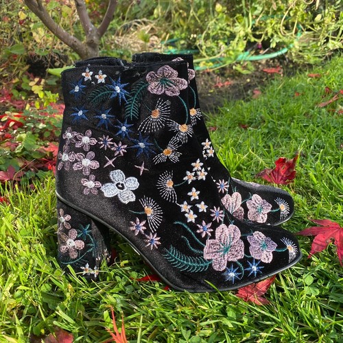 Floral embroidered heeled - floral,
