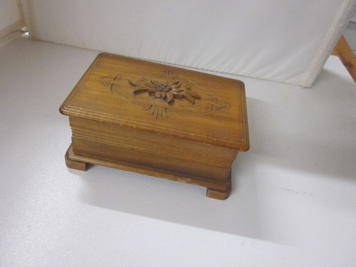 Wooden musical box old used - n,