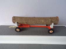 BRITAINS. 9559 EXTENDABLE  LOG TRAILER  WOODEN TREE LOG TRACTOR DRAWN 1.32 MODEL