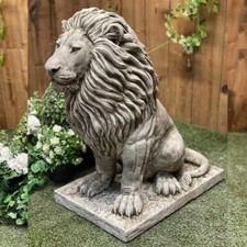 Large Sitting Regal Lion
