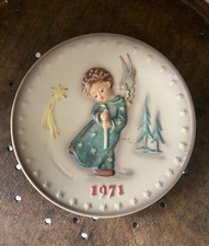 M J Hummel 1971 Christmas first edition ‘Heavenly Angel’ annual plate