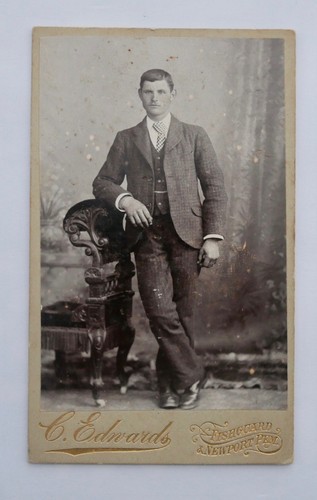 Cdv handsome man leaning - cdv,