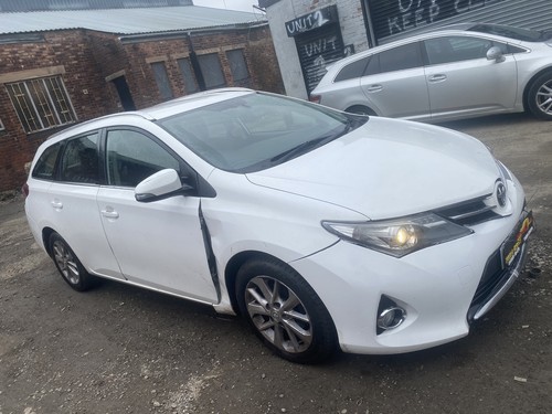 Toyota auris estate mk2 2014 - estate,