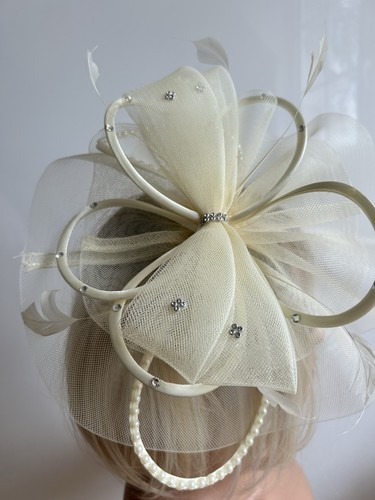 Pretty fascinator ivory - in,