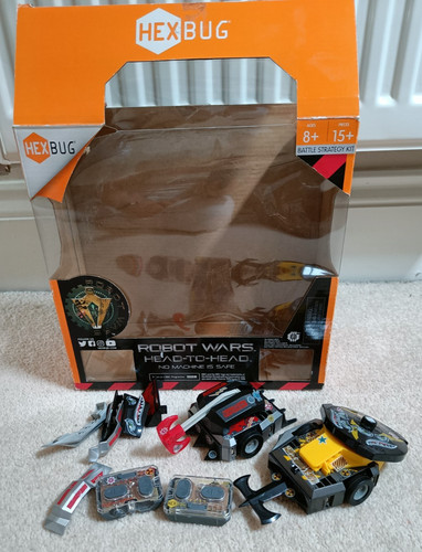 Robot wars head - to, hexbug