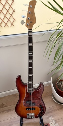 Sire marcus miller - sire, pj