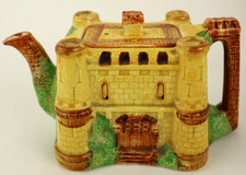 Vintage Castle Teapot – Old