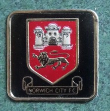 NORWICH CITY FOOTBALL CLUB ESSO 1970's ORIGINAL UNUSED TIN FOIL CREST BADGE