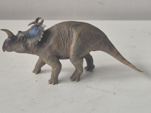 Centrosaurus dinosaur model - centrosaurus,