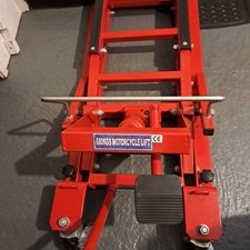 680 KG Motorcycle & quad bike hydraulic lift , very little used  colour red