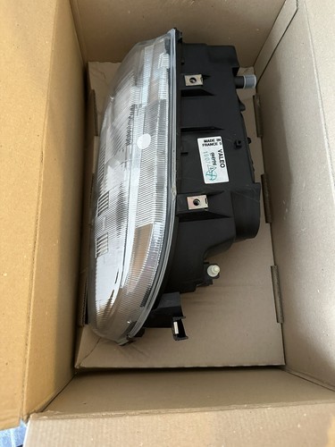 Renault traffic headlamp - traffic,