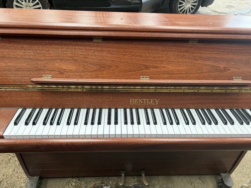 Bentley upright piano - upright,