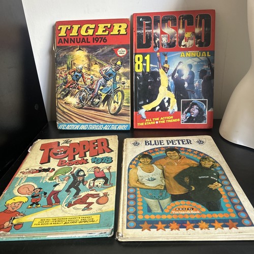 Selection vintage annuals - vintage,