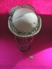 VINTAGE RETRO LADIES OCCASSIONAL HAT 'MILLINERY' WHITE/BLACK VEIL DECORATION