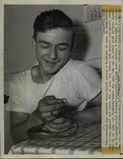 1947 Press Photo Amatuer boxer