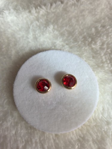 New red diamante stud - new,
