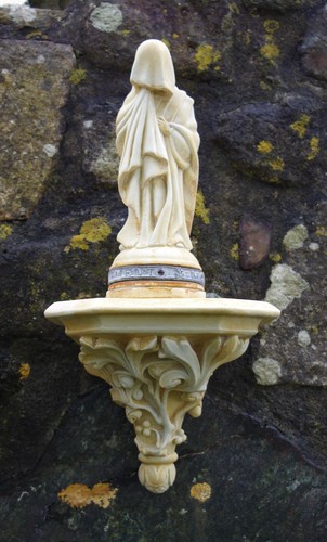 The tudor gate momento mori - tudor,