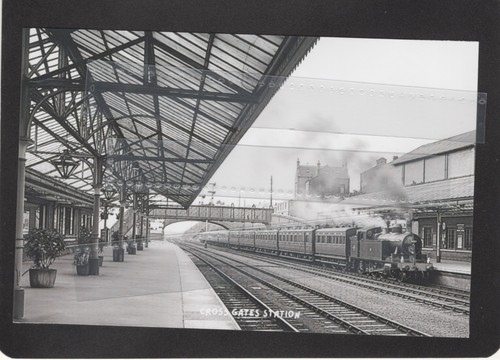 Cross gates railway station - gates,