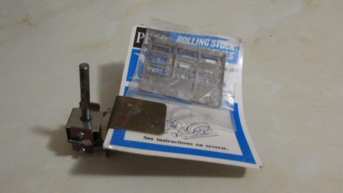 Peco rolling stock decoupler - peco,