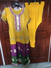 Stunning full mehndi ceremony outfit, includes the hair pieces and hand bag