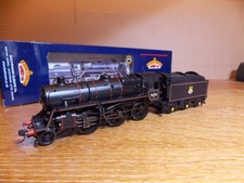 BACHMANN 32-950 BR STANDARD 4MT CLASS 2-6-0 LOCO No 76053 in BR Black Livery.