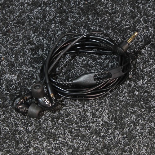 Shure se215 sound isolation - sound,
