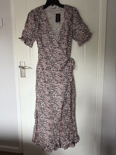 Abstract flutter sleeve wrap - sleeve,