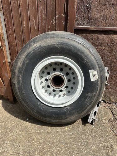 Boeing 747 nose wheel tyre - 747,