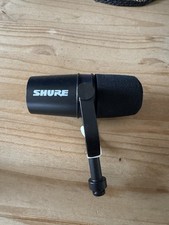 Shure - MV7X Dynamic Podcast/Broadcast Microphone For Podcasting & Content Creat