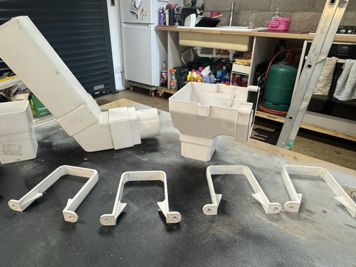 White square line guttering - white,