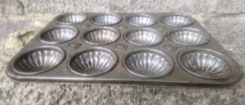 Vintage hole bun tin - vintage,