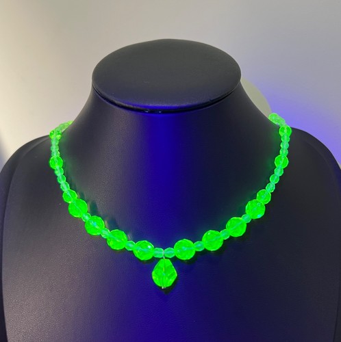 Uranium vaseline glass bead - vaseline,