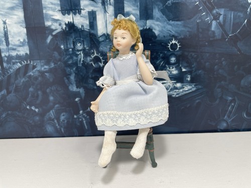 At57 dolls house doll 12 - doll, 1/12