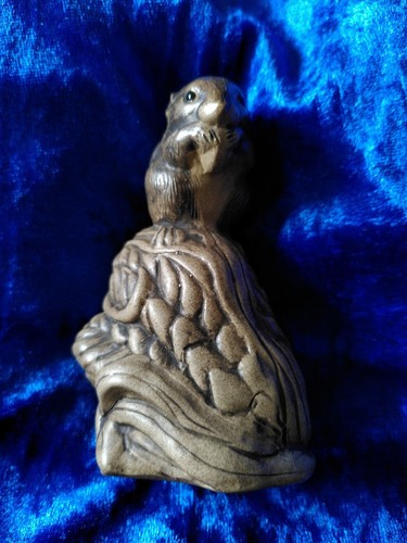 Poole pottery mouse - on, corn