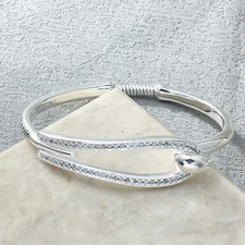 UNO de - Minimalist Clasp