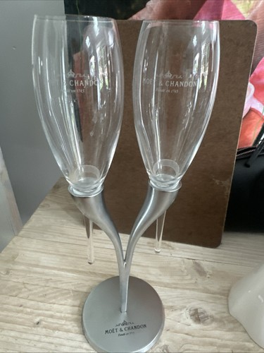 Moet chandon pair - moet, duo