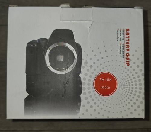 Nikon d5000 battery - nikon, grip