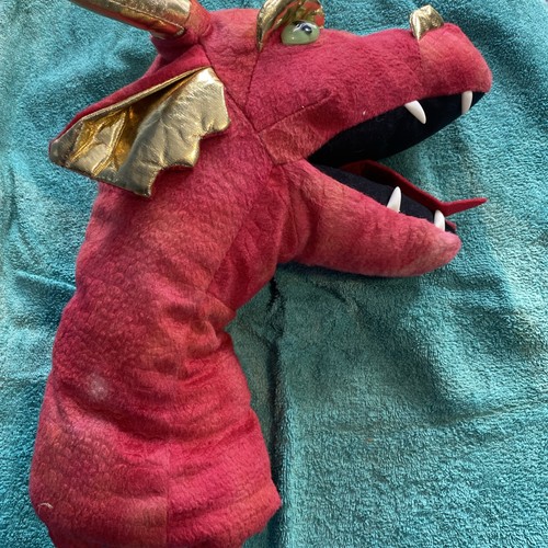 The puppet company - red, dragon